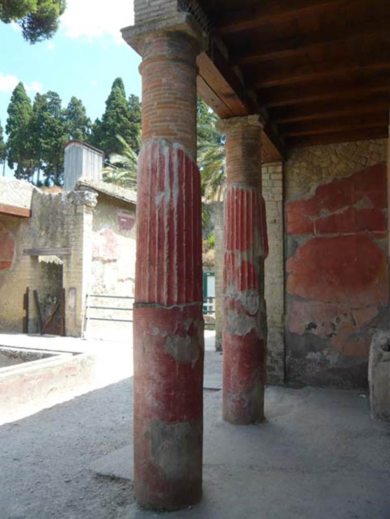 Ins. Or.I.2, Herculaneum. August 2013. Looking east across south side of atrium.
Photo courtesy of Buzz Ferebee.